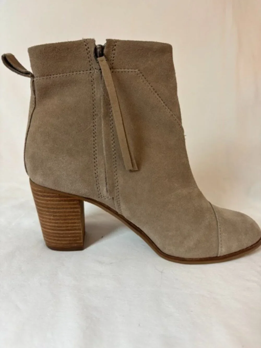 NWOT Toms Lunata Desert Tan Suede Block Heel Ankle Bootie Women's Size 8.5